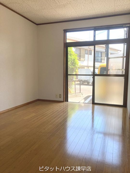 清香アパートの居間