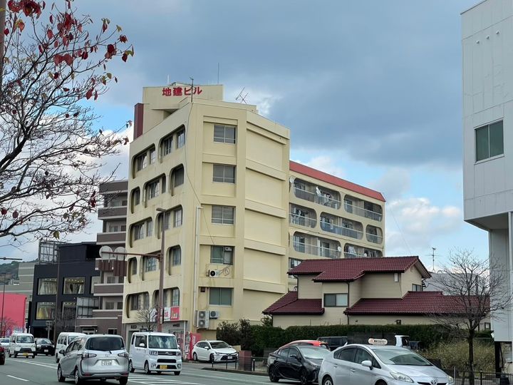 地建ビルの外観