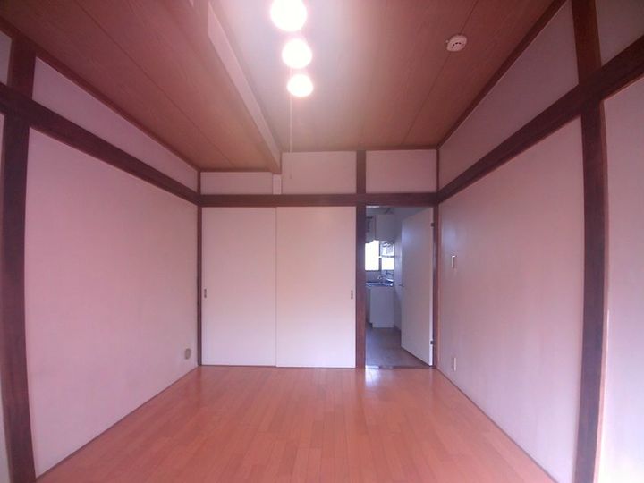 コンモート上原の居間