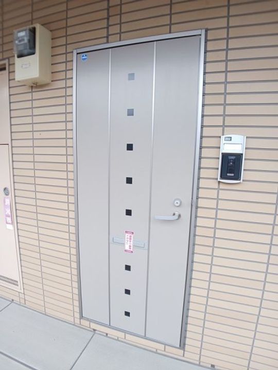 ノイエツァイトIVの玄関