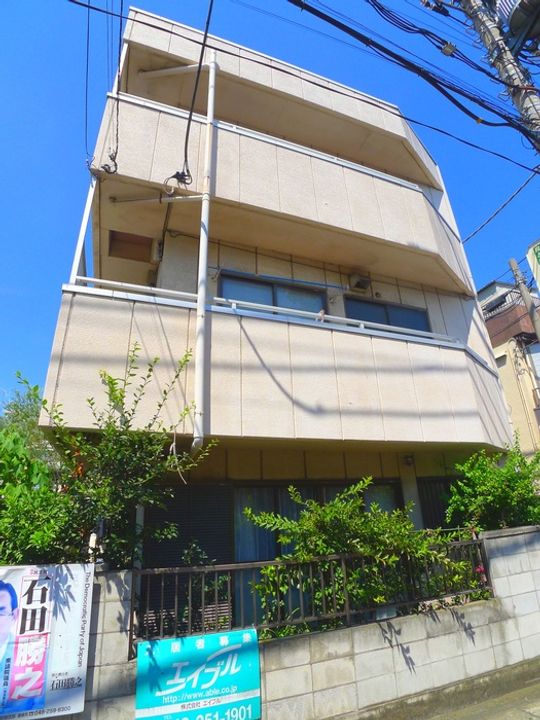 ブル-ウットの外観