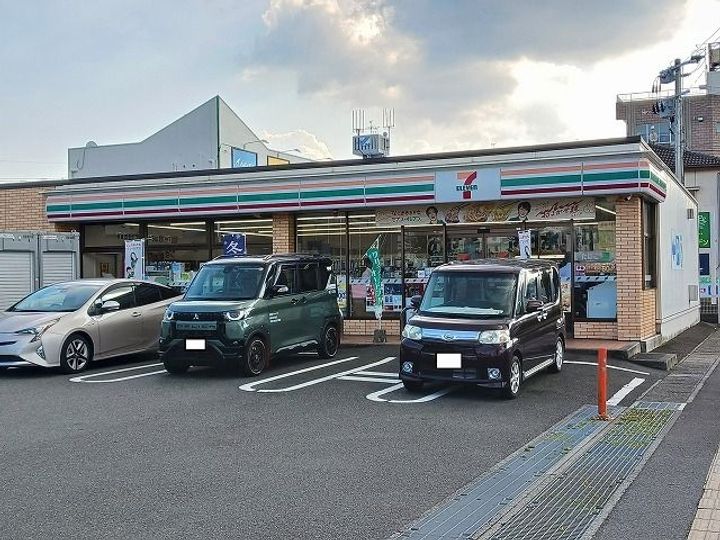 グラース・メゾンの周辺