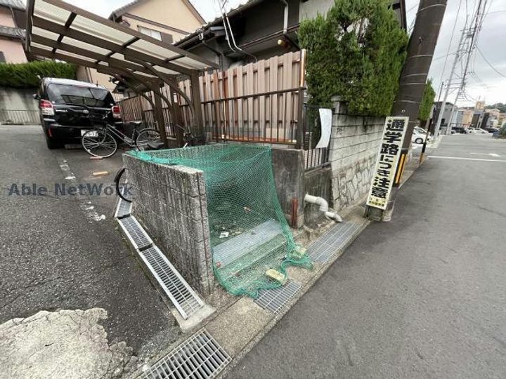 アーバニア南ヶ丘の地図