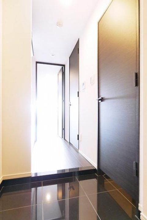 東京都墨田区立花3の賃貸マンションの玄関