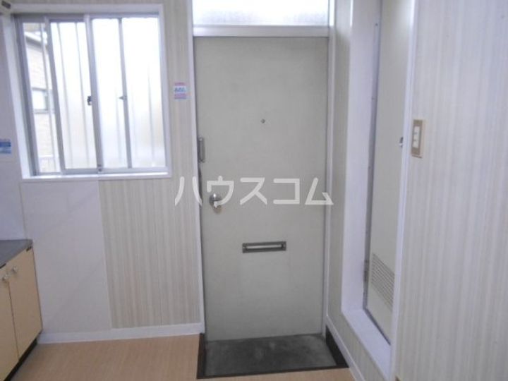 ハウス白ユリの玄関