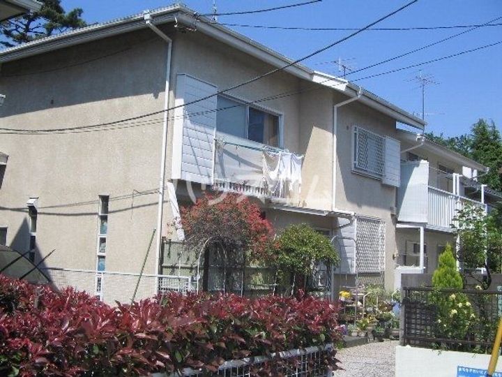 ハウス白ユリの外観