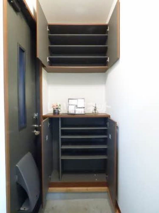 ディアコートFの玄関