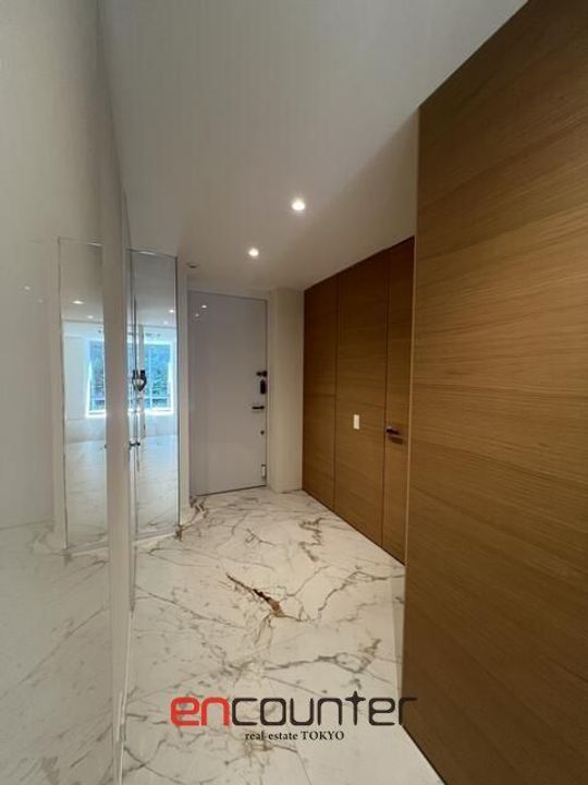 パークマンション鳥居坂の玄関