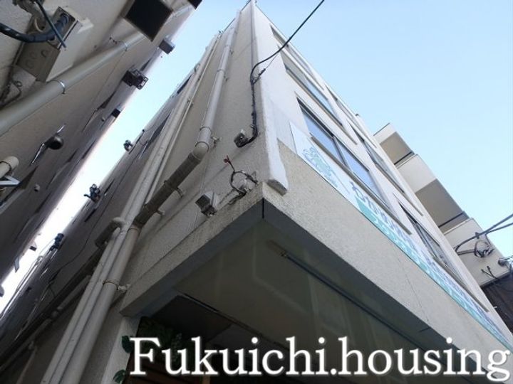 東ビルの外観
