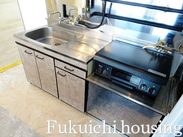 東ビルのキッチン