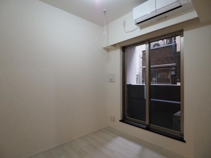 レジディア神田の居間