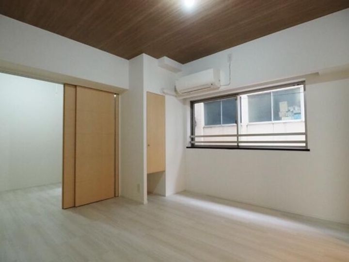 レジディア神田の居間