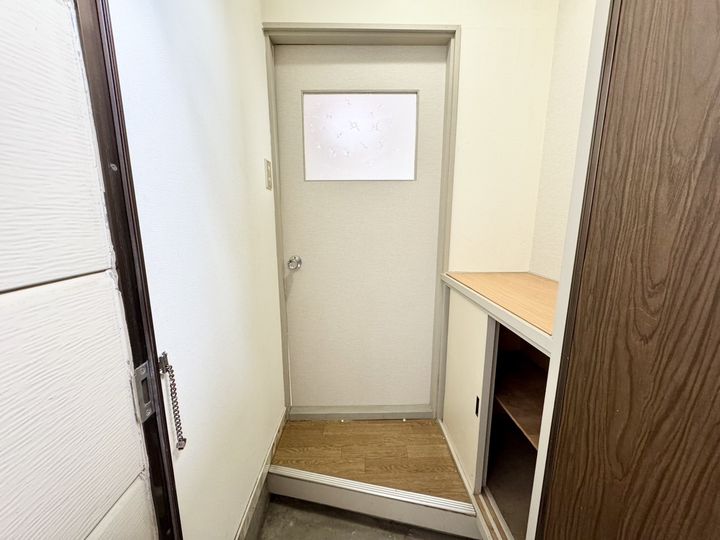 ハイツ川上の玄関