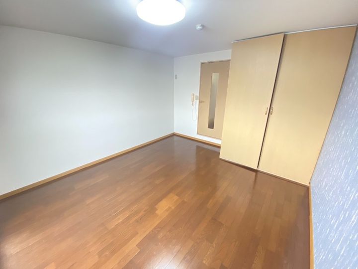 オフィスステーションの内装