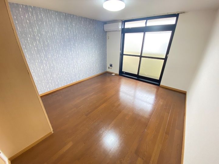 オフィスステーションの居間