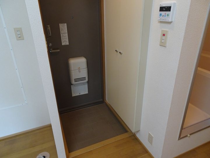 静岡県下田市東中(アパート)の賃貸物件の玄関