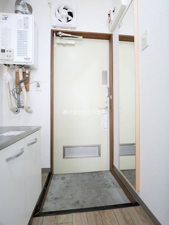 メゾンフローラの玄関