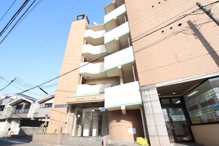 エスポアール荒江の外観