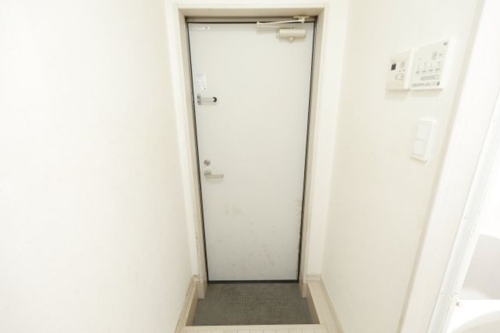 東京都江戸川区鹿骨2(アパート)の賃貸物件の玄関