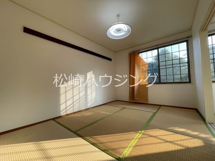 ルネ・マツトシの内装