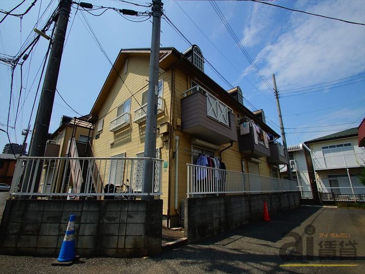 ロイヤルハイツD棟の外観