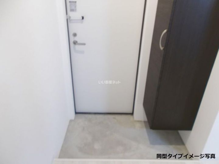 埼玉県入間市春日町1(アパート)の賃貸物件の玄関