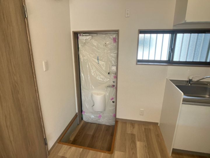 モナリエ新長松 Bの玄関