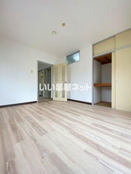 サンライズ栄の居間