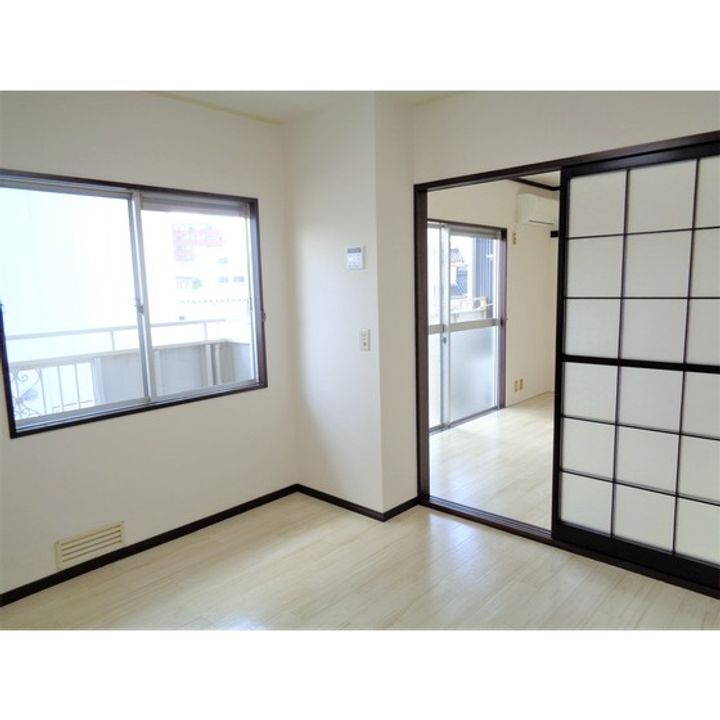 タウニィ今村の居間