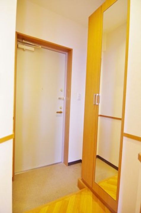 OZEKI2マンションの玄関