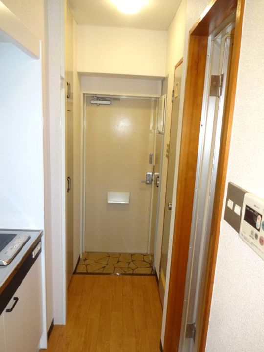 橘マンションの玄関