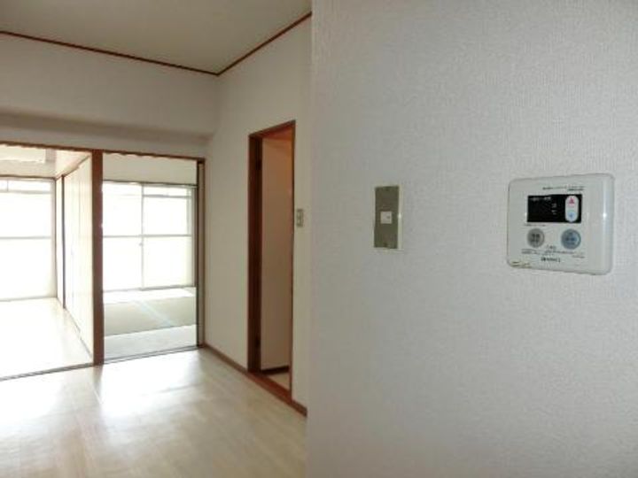 シンメイビルの居間