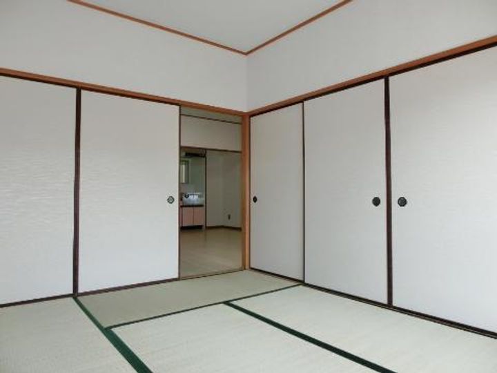 シンメイビルの居間