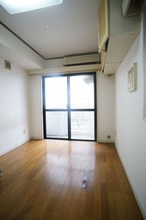 ハートハウス原木中山の居間