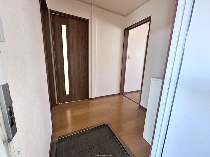 メゾンフレンズの玄関