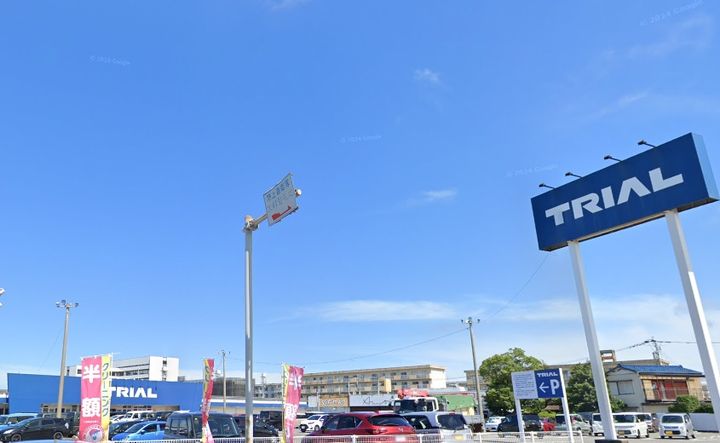 エクリュ空港入口の周辺