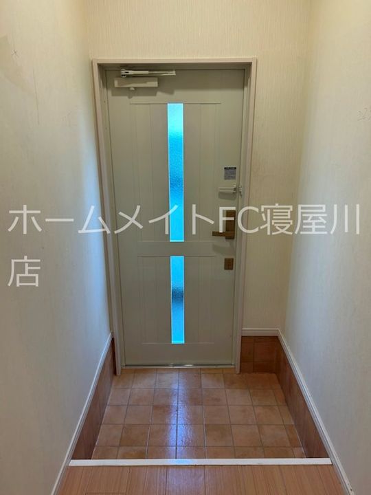 大阪府寝屋川市長栄寺町(一戸建)の賃貸物件の玄関