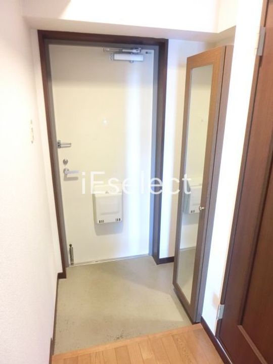 クレスト南町の玄関