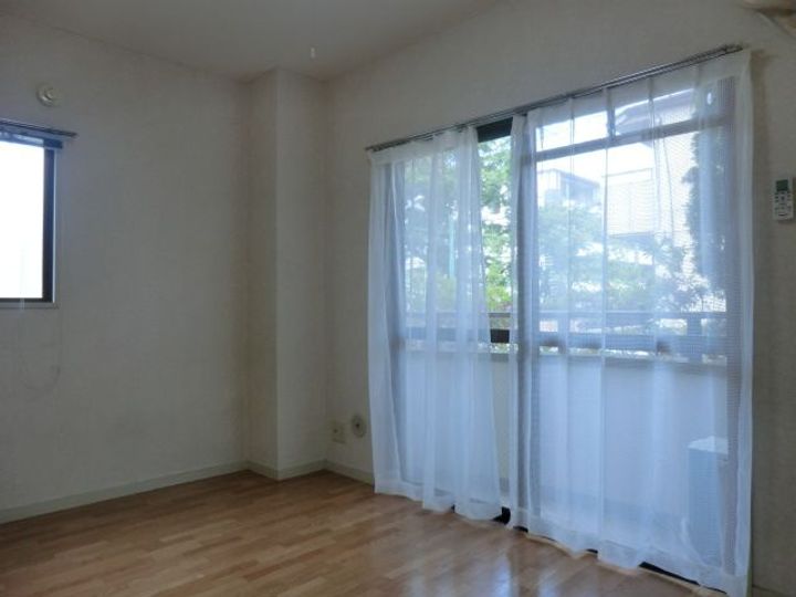 クレスコート国立の内装