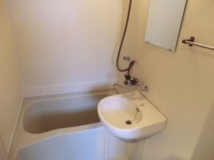 クレスコート国立の風呂