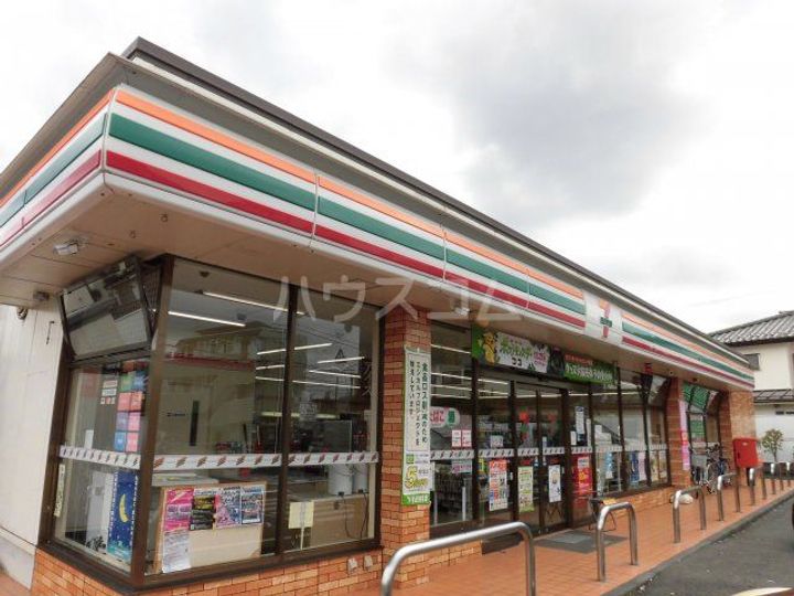 メゾン・ドゥ・ラ・ジュネスの周辺