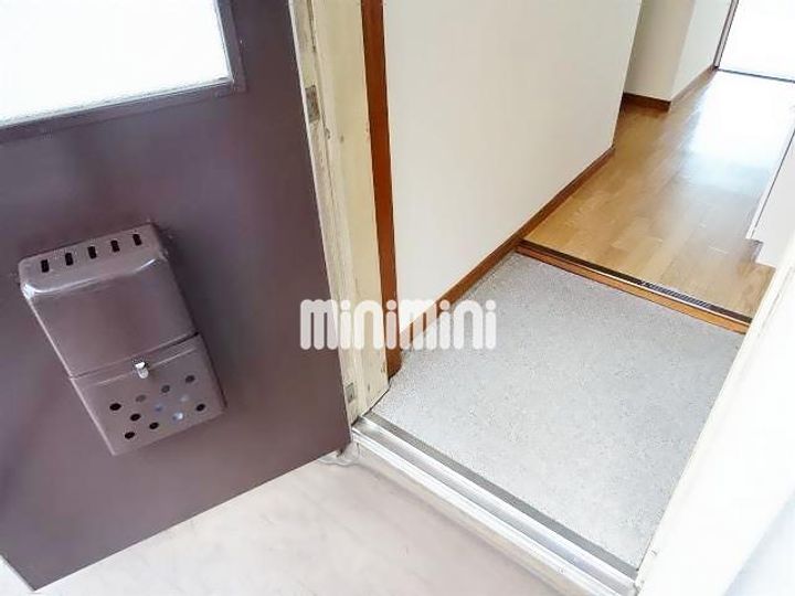 グリーンハイツサトーの玄関