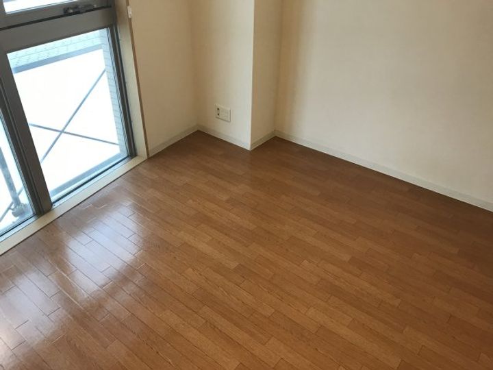 ラウンドタワーオペリアの居間