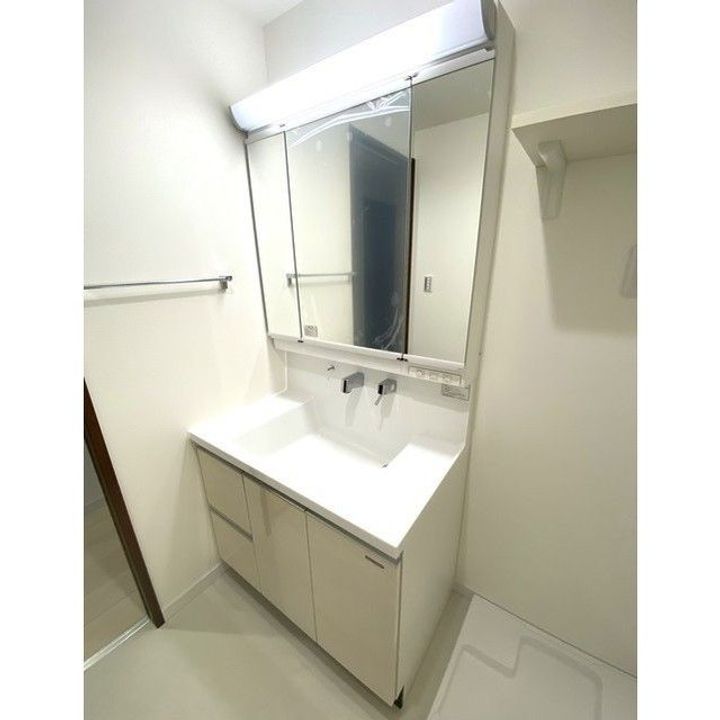 LIBTH原水の内装