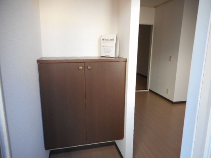 マノワール平松の玄関