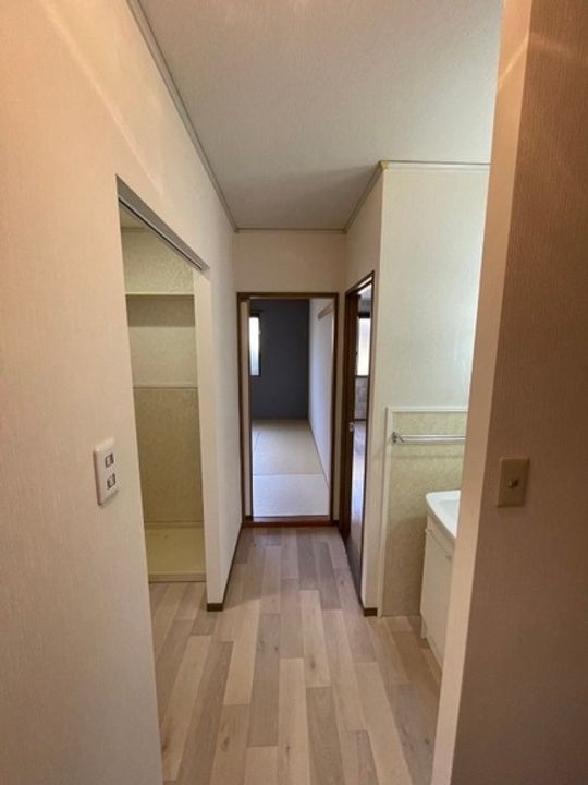 ニューハピニスB棟の玄関