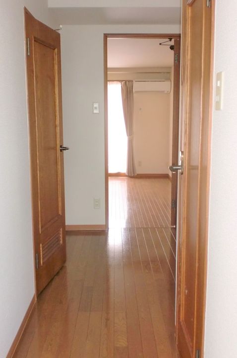 A・S・Kビルの玄関