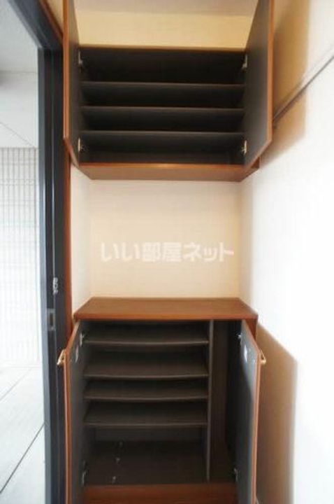 栃木県佐野市富岡町(アパート)の賃貸物件の玄関