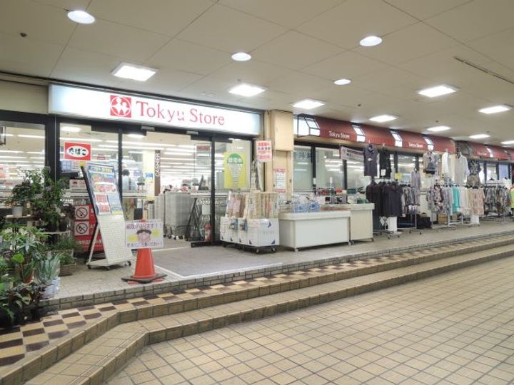 メゾンモントルの周辺