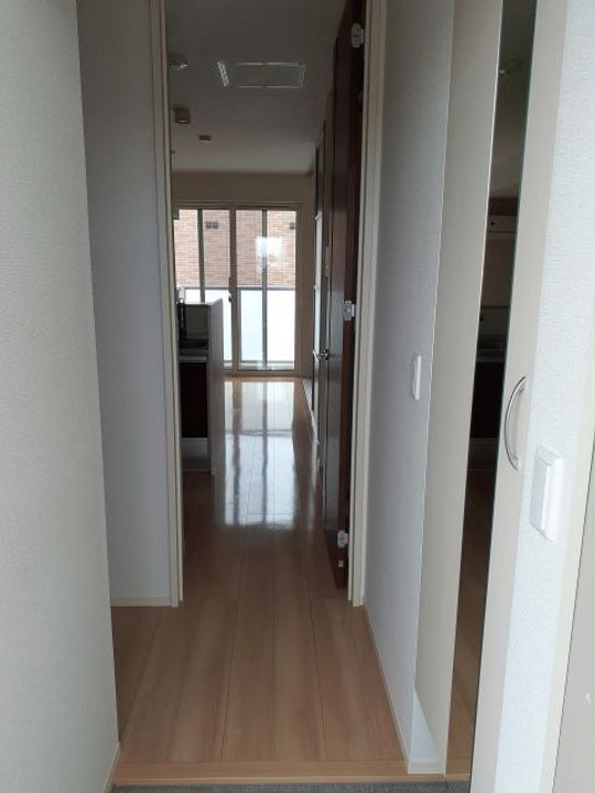 滋賀県栗東市岡(アパート)の賃貸物件の玄関